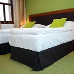 ホテル U Kvapilu 4*