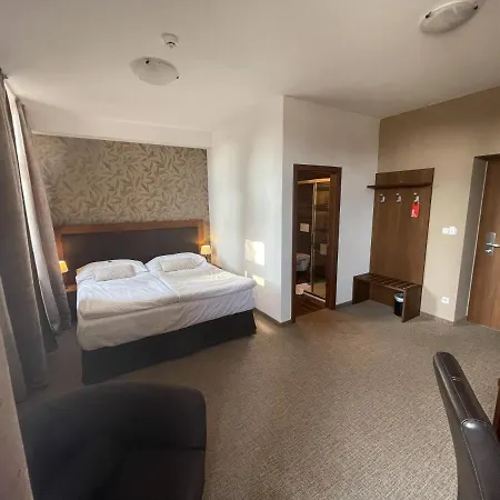 U Kvapilu Hotel 4*