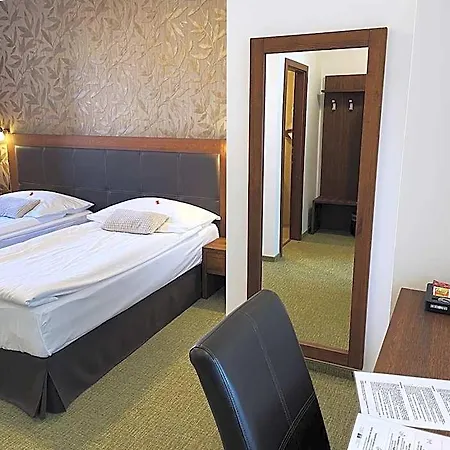 U Kvapilu Hotel 4*